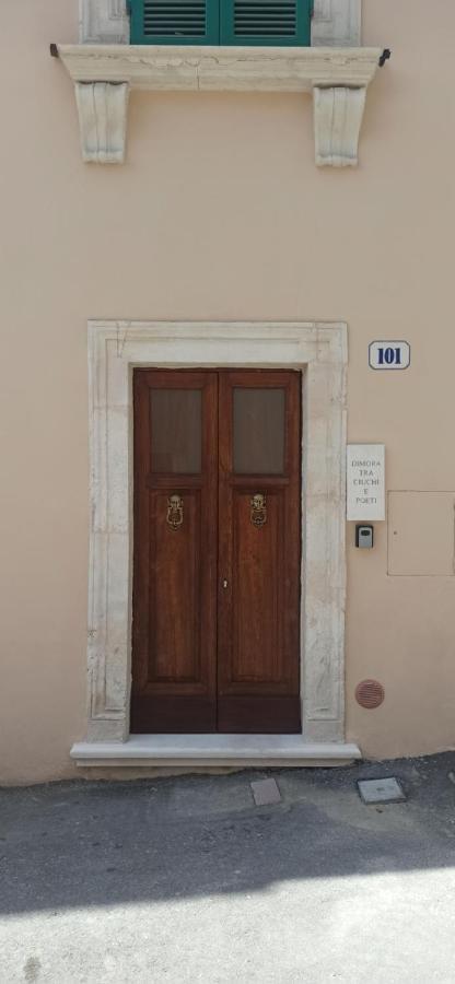 Ferienwohnung Dimora Tra Ciuchi E Poeti LʼAquila Exterior foto